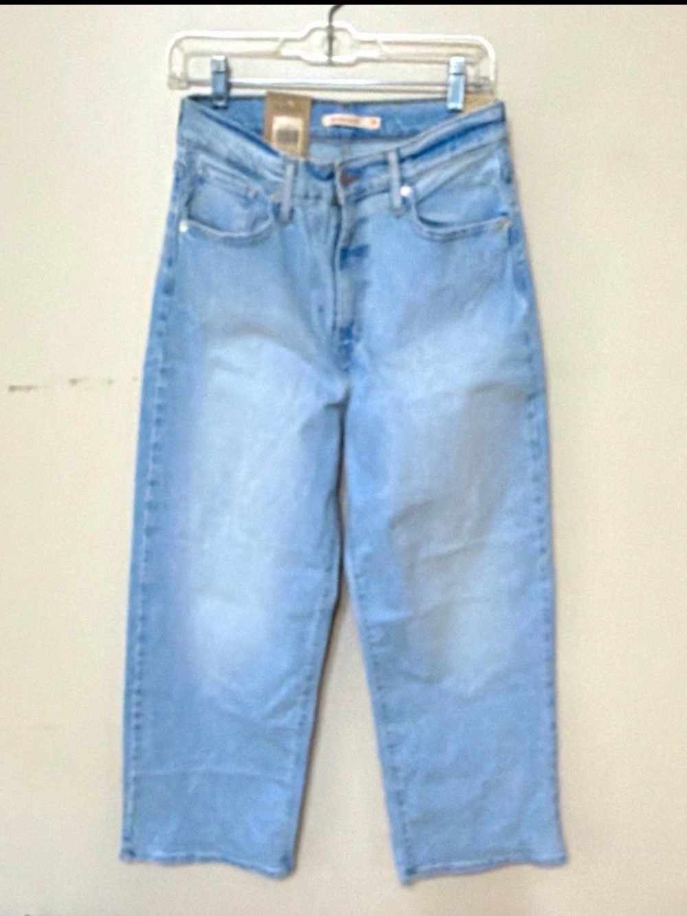 Levi’s Women’s High Rise Wide Leg Jeans 29x27 Light Wash NWT 1942645